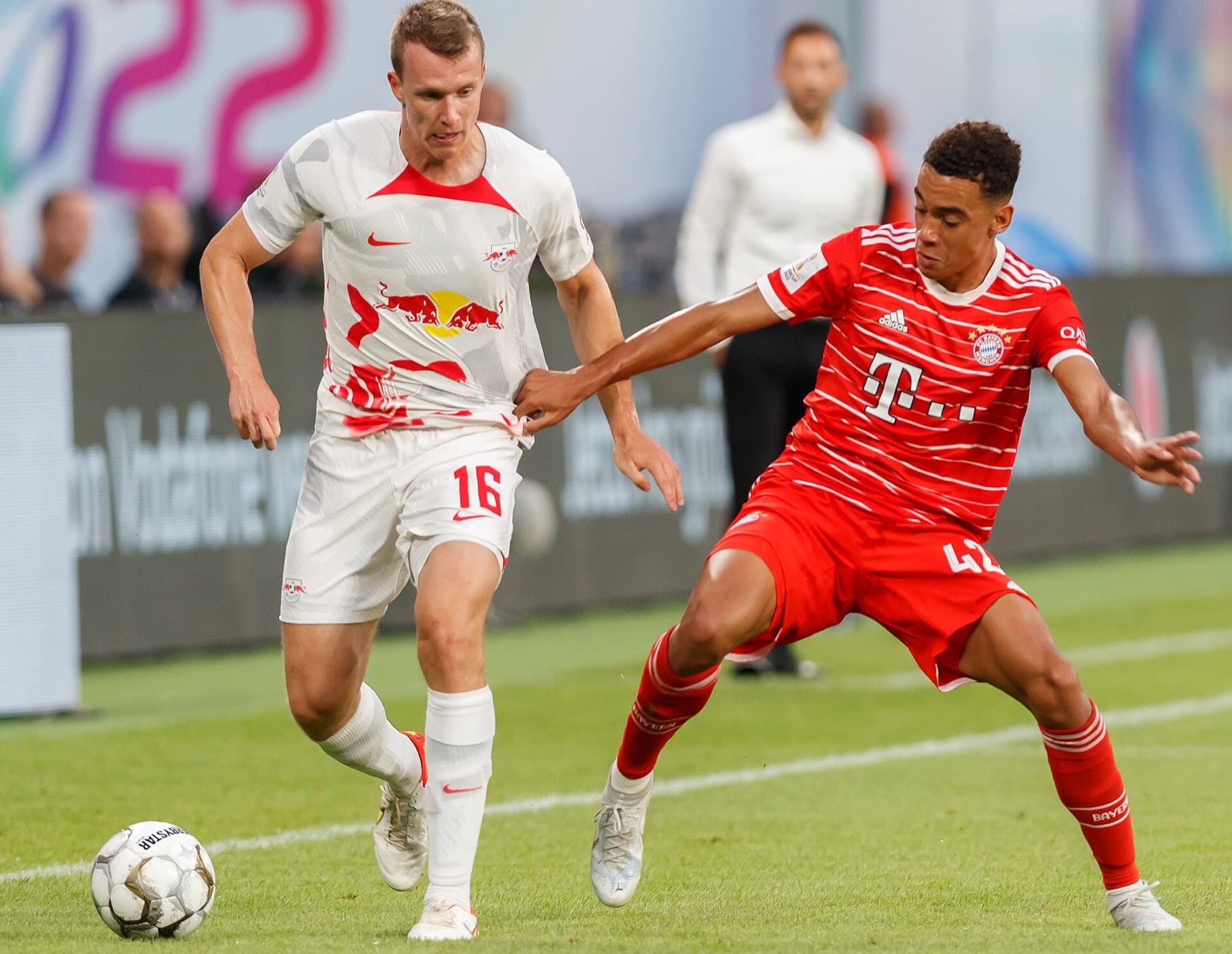 Bayern Munich’s Jamal Musiala pressing RB Leipzig’s Lukas Klostermann in 2022 — pressing triggers that turn possession into a turnover hunt.