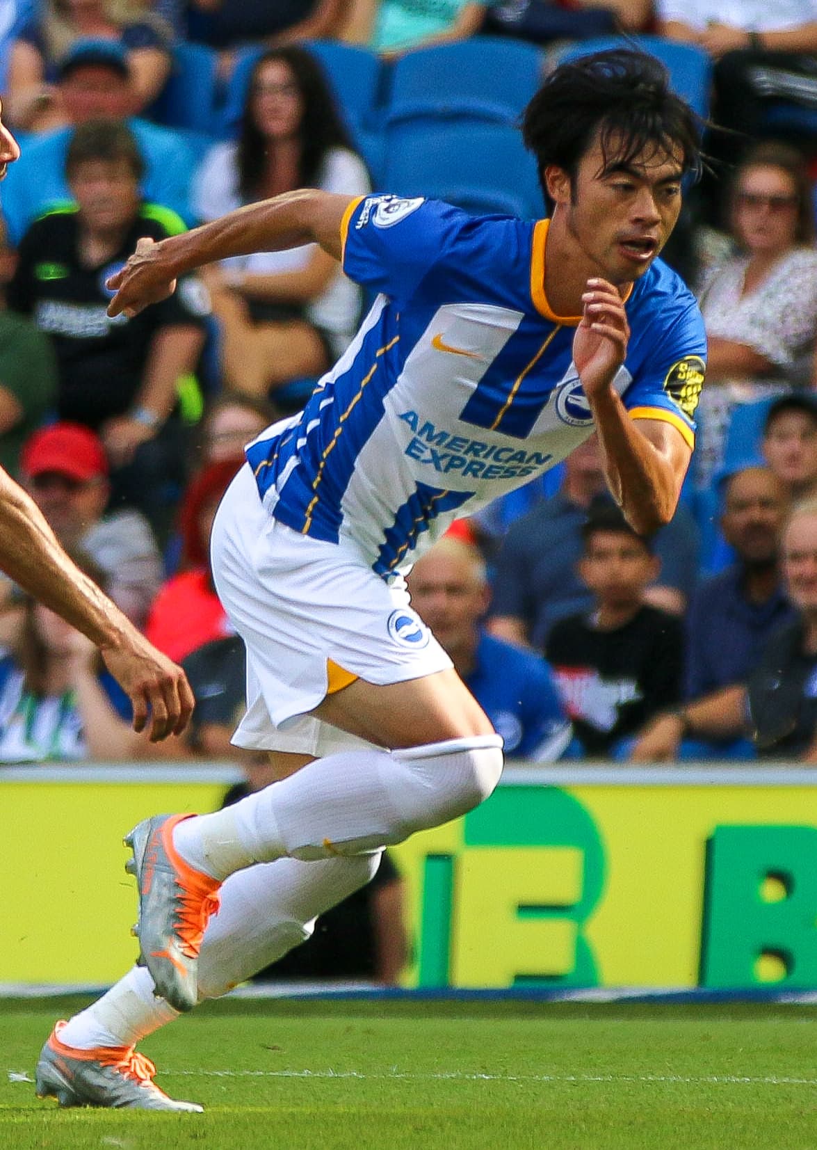 Kaoru Mitoma in Brighton & Hove Albion’s blue-and-white stripes during a July 2022 preseason match — the Premier League face of Japan’s modern Europe export wave.